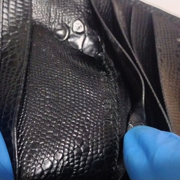 Authentic Salvatore Ferragamo Black Leather Bi-Fold Wallet – Luxury 4.75"x4-inch - Picture 15 of 15